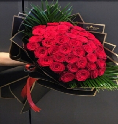 kırmızı vazoda kokulu lilyumlar Çiçeği & Ürünü CindyRella Süper Premium Gül Buketi 