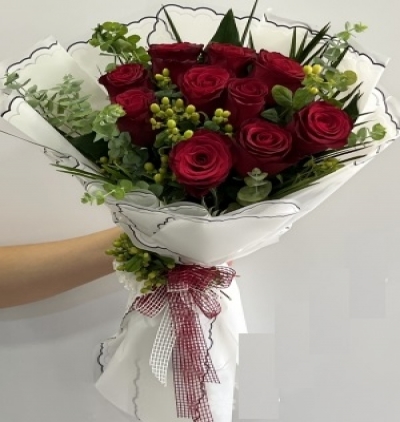 seramikte kıırmızı güller Çiçeği & Ürünü 10 Kırmızı Gül buketi 