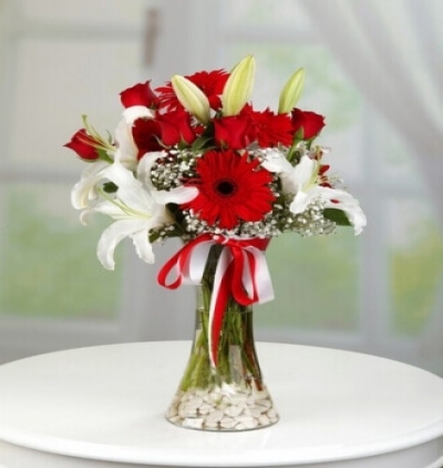 fanusta 5 kırmızı gül ve lilyumlar Çiçeği & Ürünü Sonsuz Aşk 