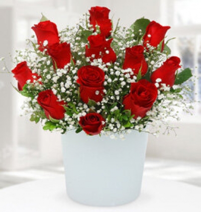 vazoda 5 kırmızı gül ve papatyalar Çiçeği & Ürünü Seramikte kıırmızı güller 
