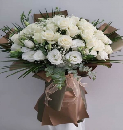 kutuda beyaz güller Çiçeği & Ürünü Beyaz gül 41 adet 