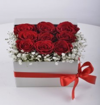 cam vazoda 15 adet kırmızı gül Çiçeği & Ürünü Kutuda kırmızı güller 