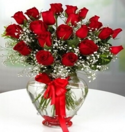 kırmızının büyüsü Çiçeği & Ürünü Kalp Vazoda 21 Kırmızı Gül 