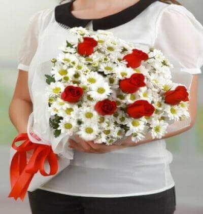 bukette kırmızı gül Çiçeği & Ürünü Papatya Gül Buketi 
