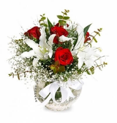 11 kırmızı gül tasarımı Çiçeği & Ürünü Fanusta 5 Kırmızı Gül ve Lilyumlar 