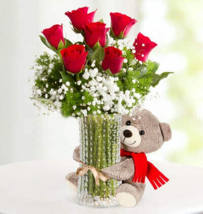 vazoda papatyalar ve sevimli ayıcık Çiçeği & Ürünü Sevimli Ayıcıkla 7 Kırmızı Gül Sunumu 