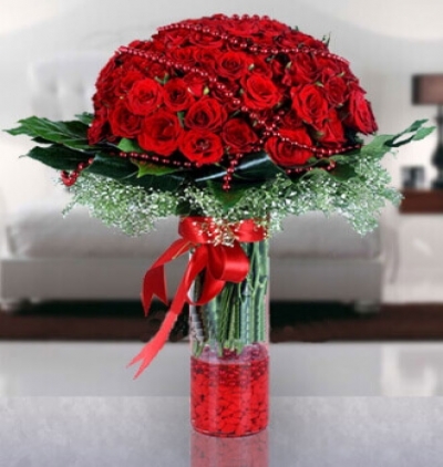 3 kırmızı gül ve papatyalar Çiçeği & Ürünü Vazoda 50 Kırmızı Gül 