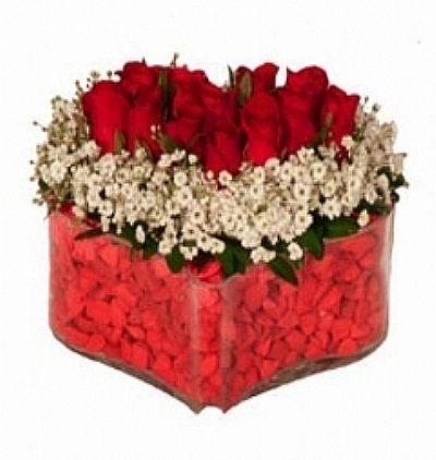 kırmızı gül vazosu Çiçeği & Ürünü kalp te 12 adet kırmızı gül 